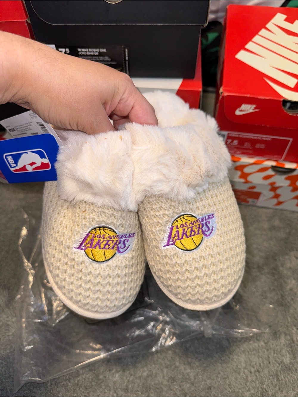 FOCO NBA Los Angeles Lakers Slippers Women’s M